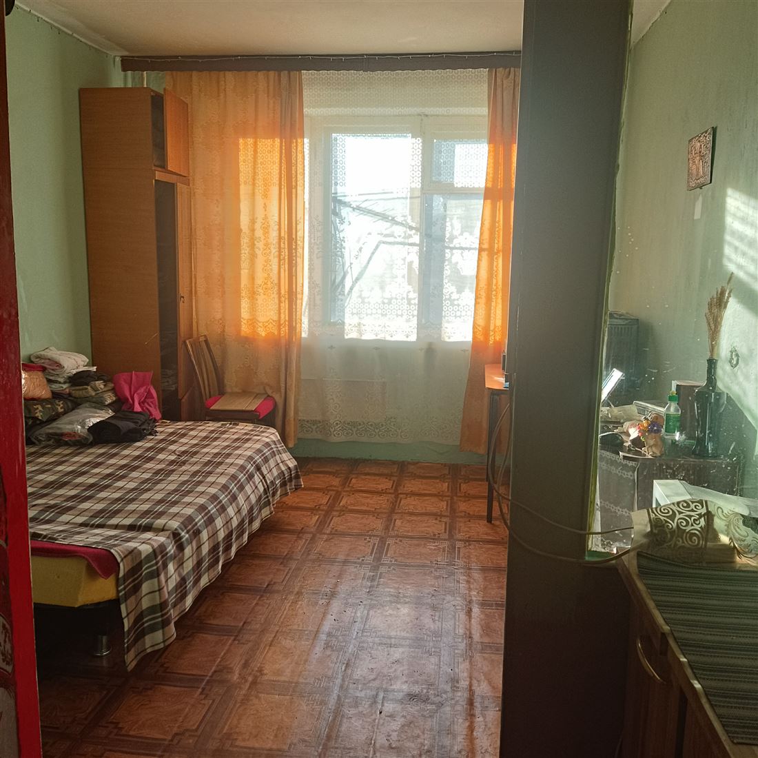 Купить --комнатную квартиру