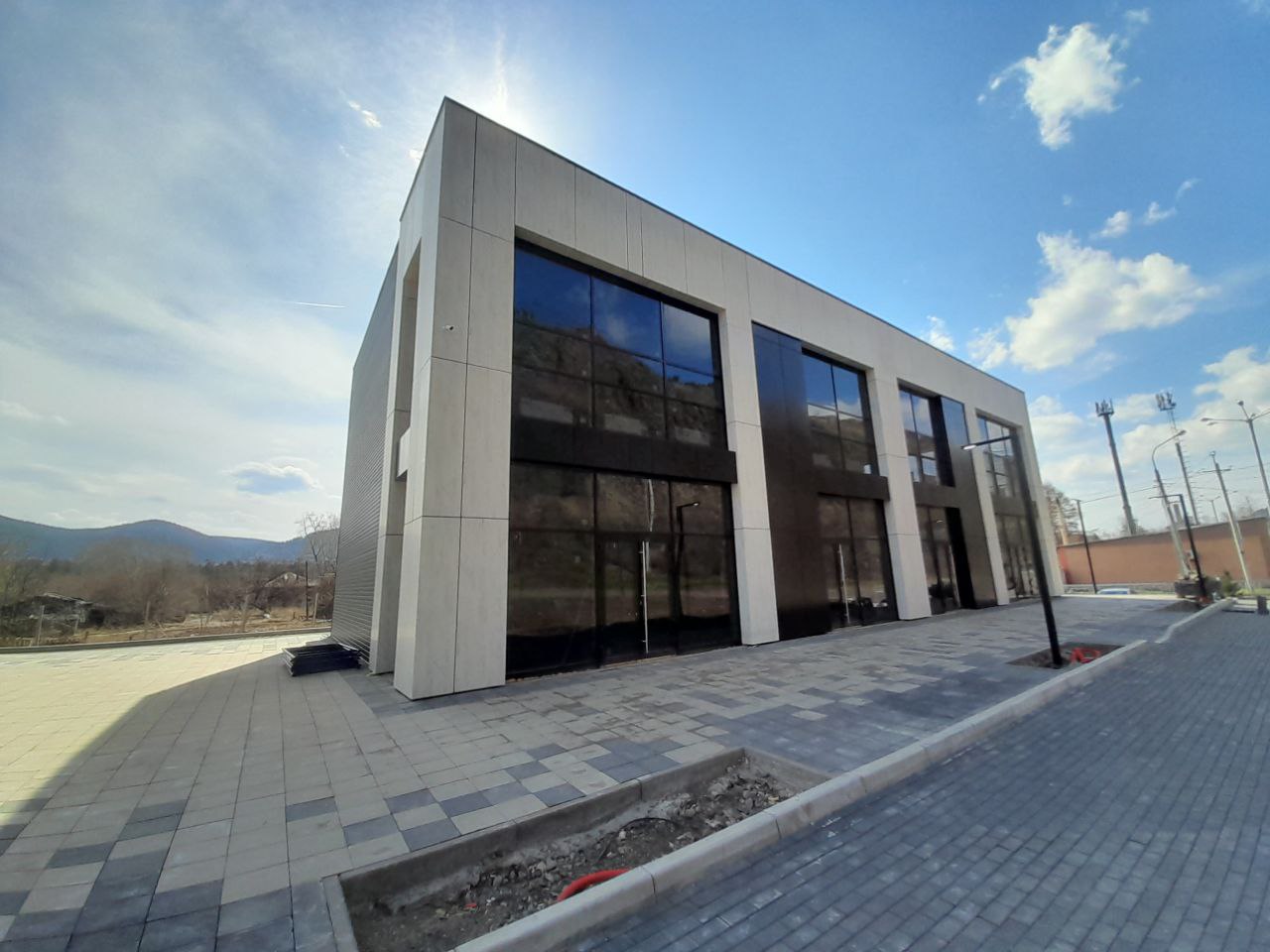 Снять  торговое помещение