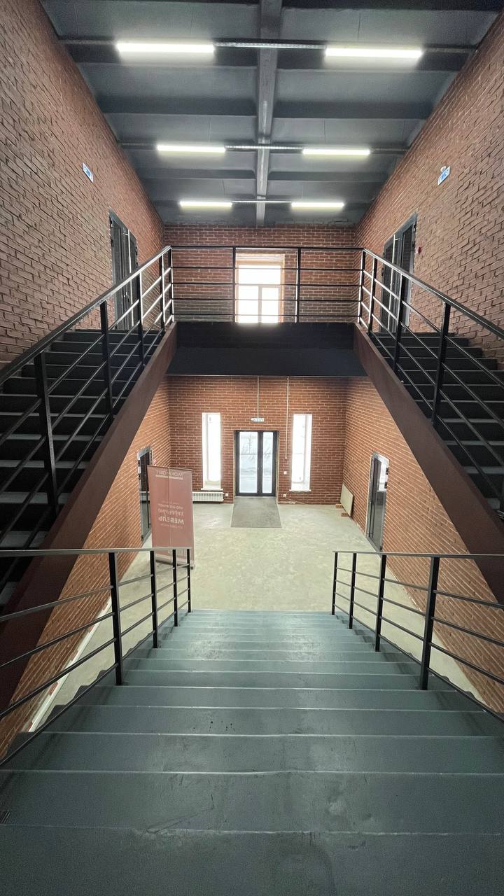 Снять  помещение свободного назначения