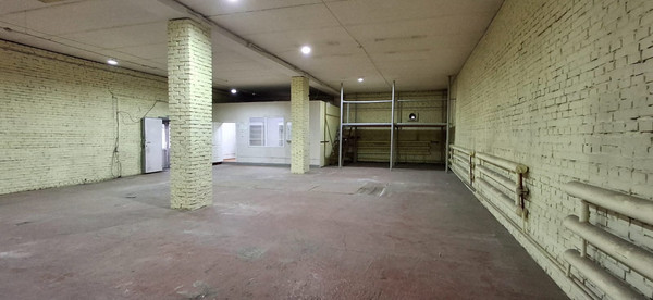 Снять  помещение свободного назначения